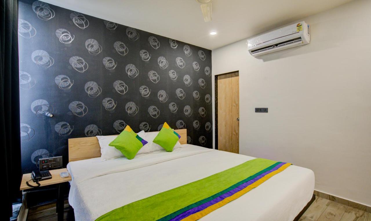Treebo Grand Lotus - 3 Km From Textile Market Surat Exterior photo